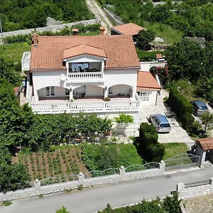 https://apartments-smrika.primorje-gorskikotar.com